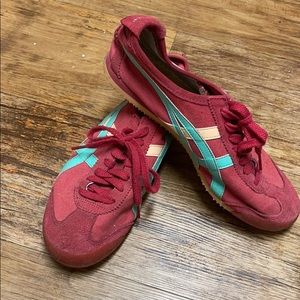 Retro ASICS Tiger Tennis shoes. Women’s 9.